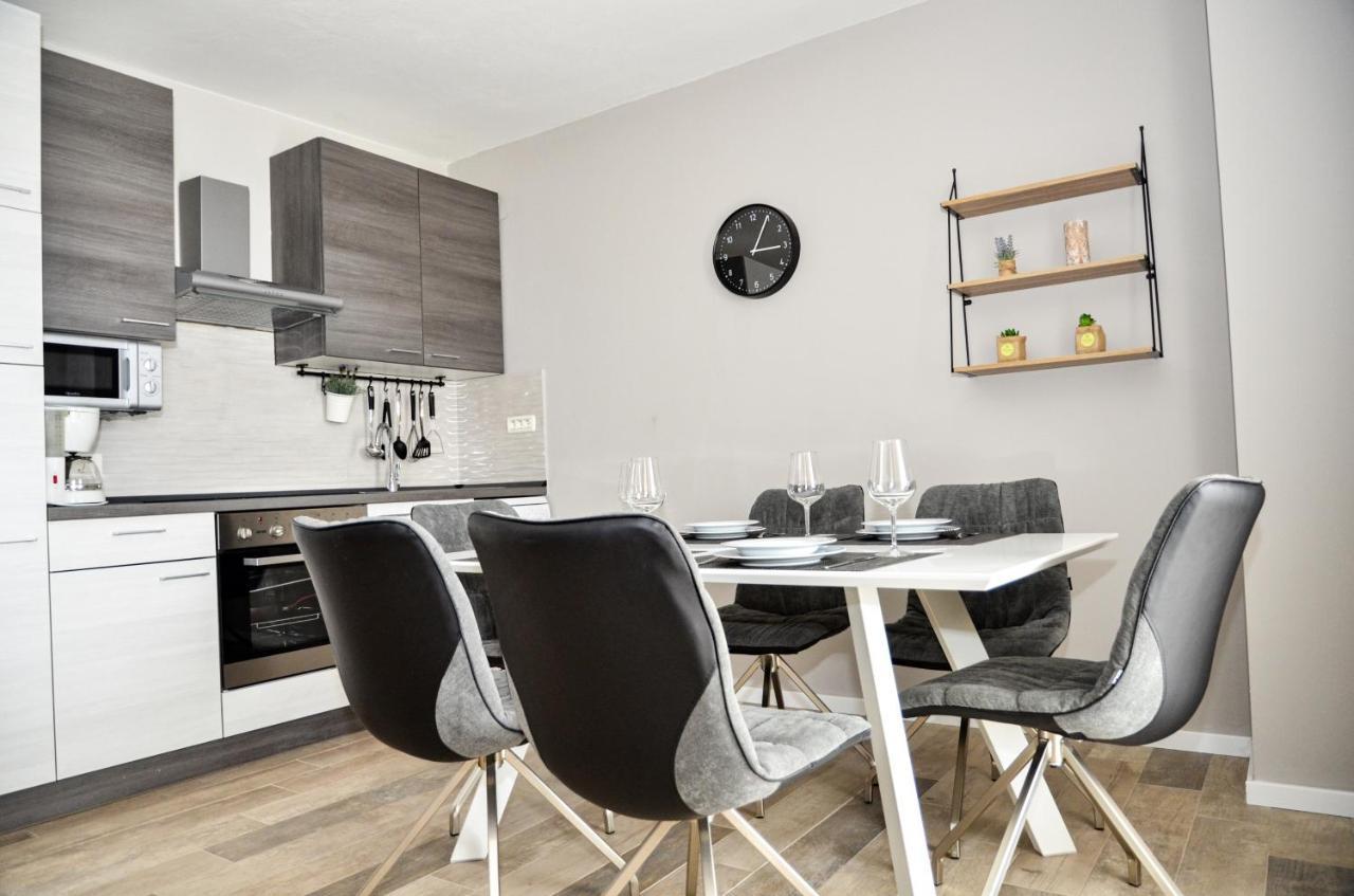 Family Friendly Apartments With A Swimming Pool Povljana, Pag - 244 מראה חיצוני תמונה