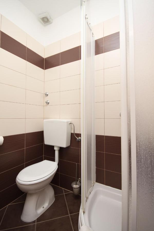 Family Friendly Apartments With A Swimming Pool Povljana, Pag - 244 מראה חיצוני תמונה