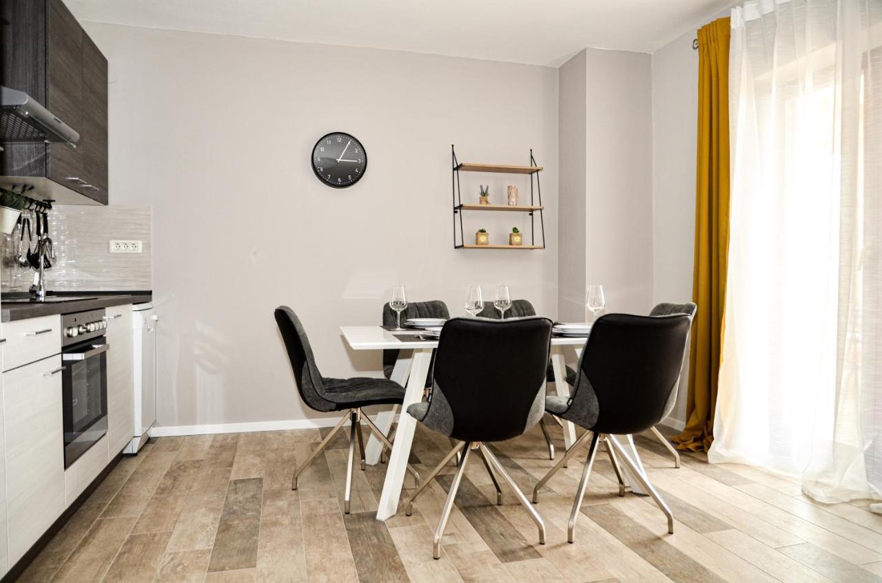 Family Friendly Apartments With A Swimming Pool Povljana, Pag - 244 מראה חיצוני תמונה