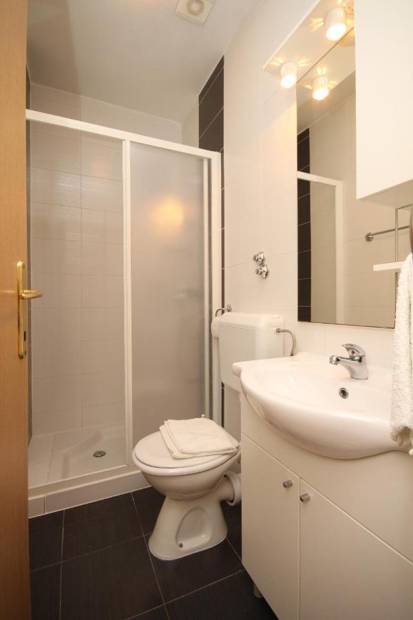 Family Friendly Apartments With A Swimming Pool Povljana, Pag - 244 מראה חיצוני תמונה
