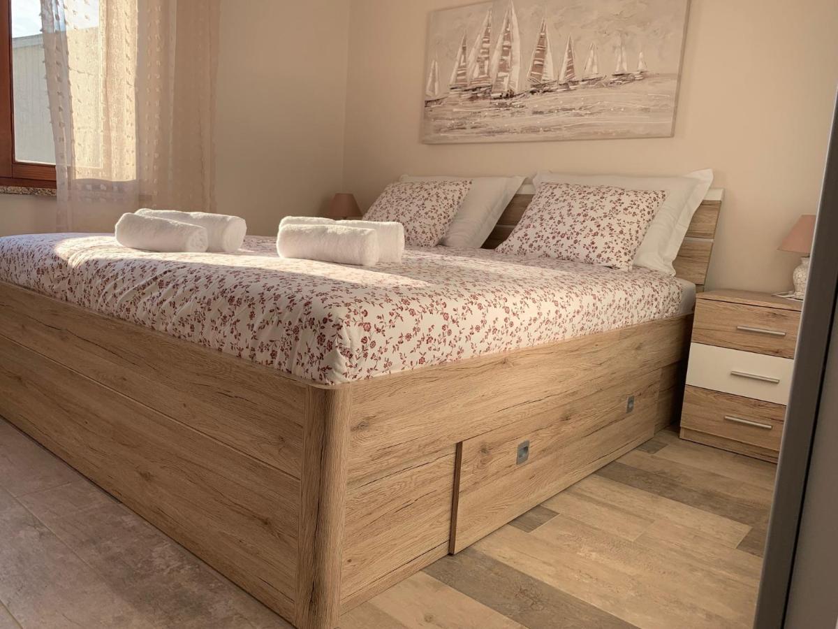Family Friendly Apartments With A Swimming Pool Povljana, Pag - 244 מראה חיצוני תמונה
