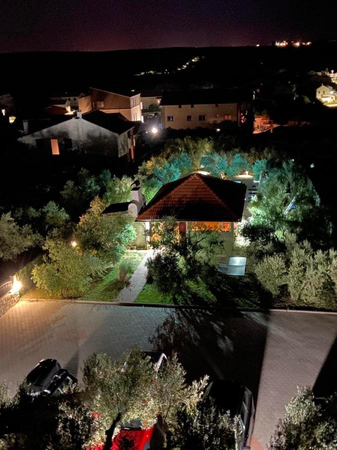 Family Friendly Apartments With A Swimming Pool Povljana, Pag - 244 מראה חיצוני תמונה
