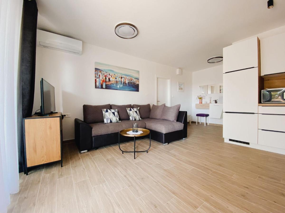 Family Friendly Apartments With A Swimming Pool Povljana, Pag - 244 מראה חיצוני תמונה