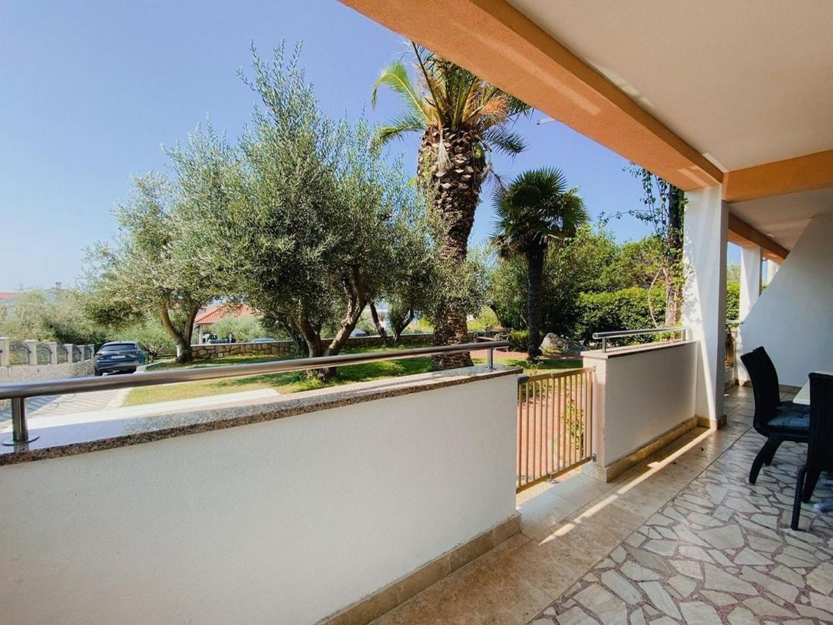 Family Friendly Apartments With A Swimming Pool Povljana, Pag - 244 מראה חיצוני תמונה