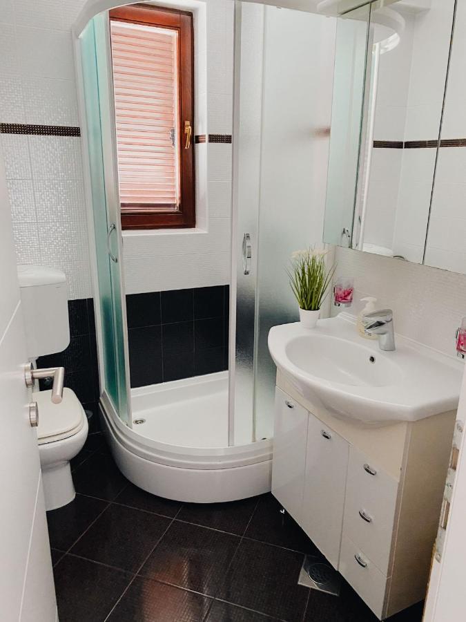 Family Friendly Apartments With A Swimming Pool Povljana, Pag - 244 מראה חיצוני תמונה